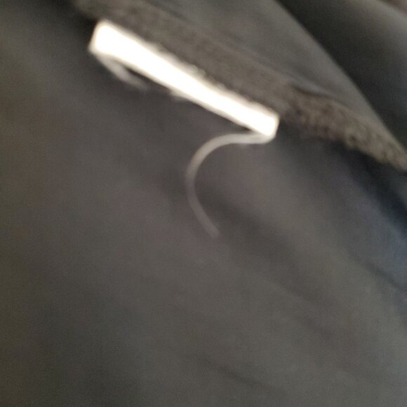 Banana Republic Sheer Satin Blouse V Neck Pleated Blouse Black Sz XL - Picture 6 of 6